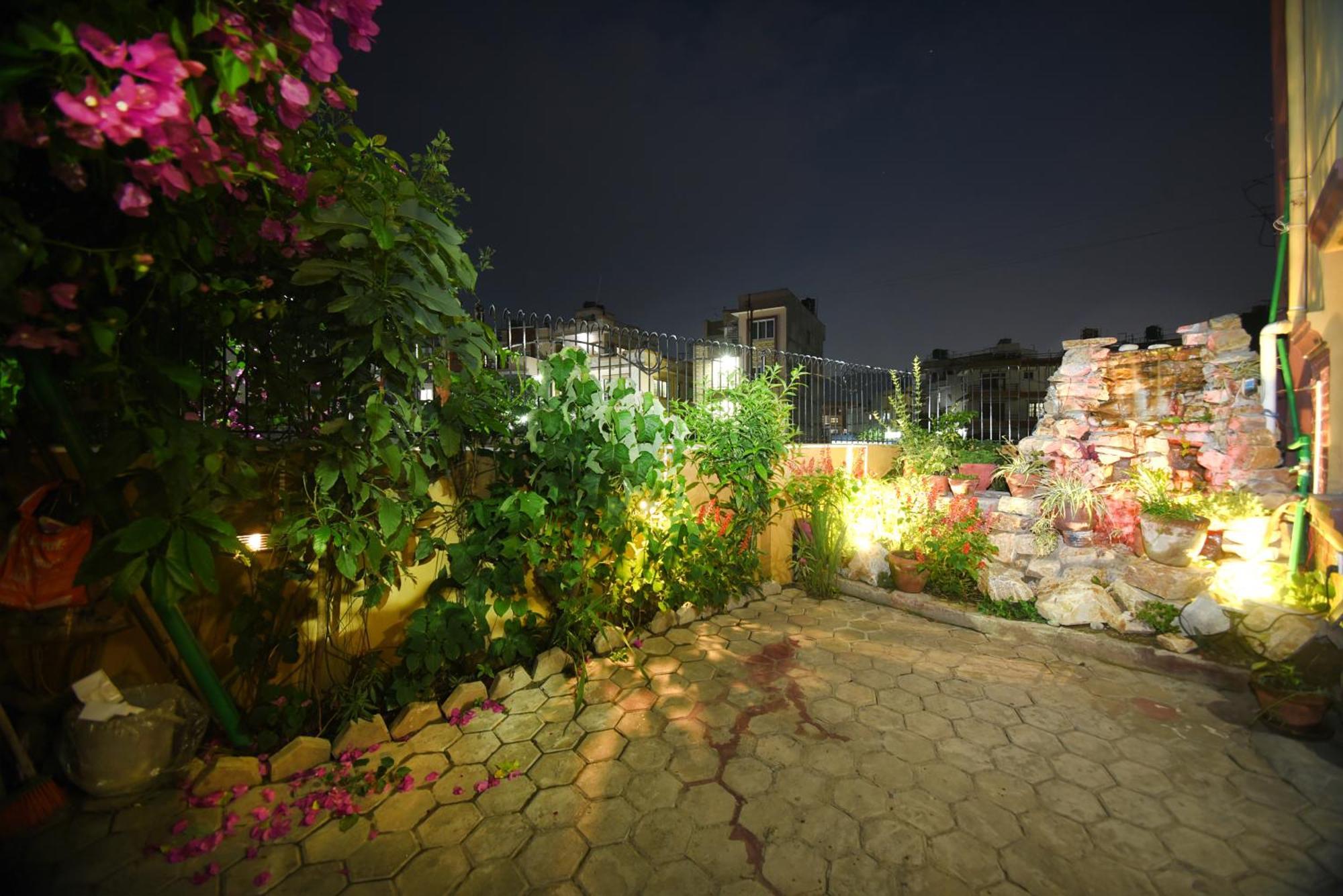 Mums Homestay & Studio Apartments Kathmandu Buitenkant foto